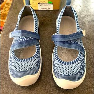 Keens kids shoes size 3 never worn